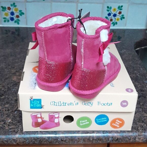 Lily and Dan Cozy Boots...Size 7-8 - Picture 2 of 9